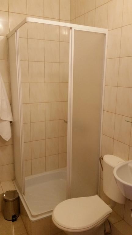 Pokoje Goscinne Vis A Vis Retro Gostynin Habitación foto
